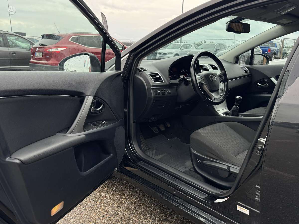 Toyota Avensis 2012 — photo 16