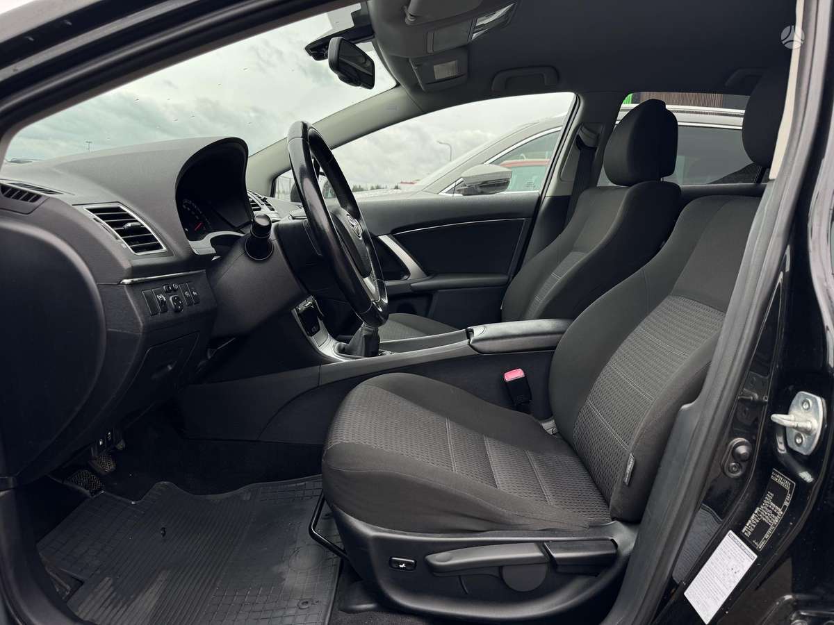 Toyota Avensis 2012 — photo 17
