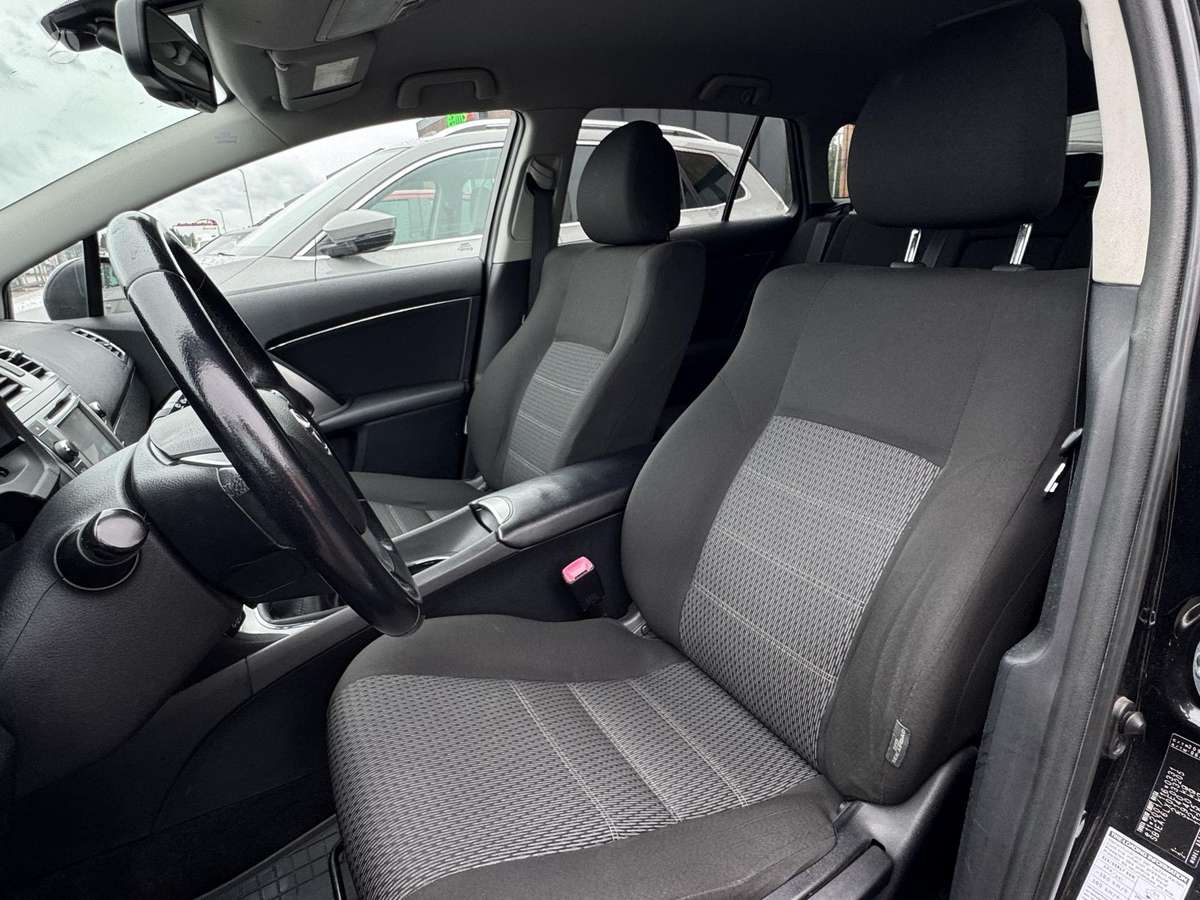 Toyota Avensis 2012 — photo 18