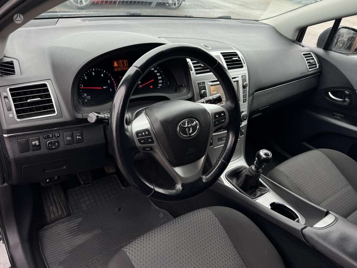 Toyota Avensis 2012 — photo 19