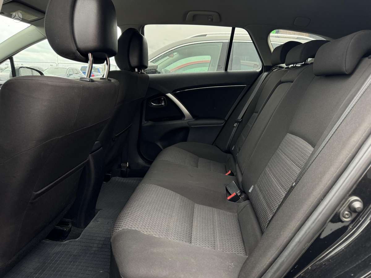 Toyota Avensis 2012 — photo 20