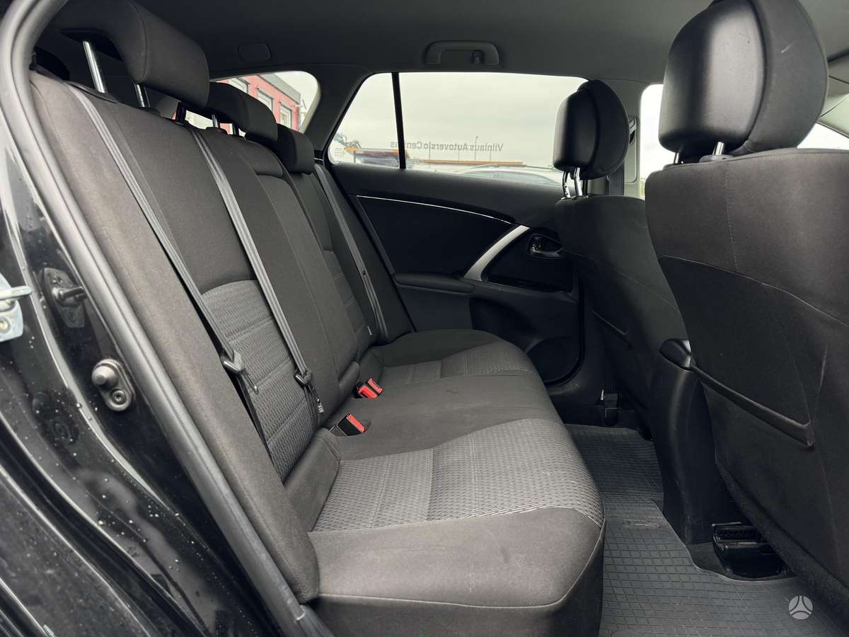 Toyota Avensis 2012 — photo 21