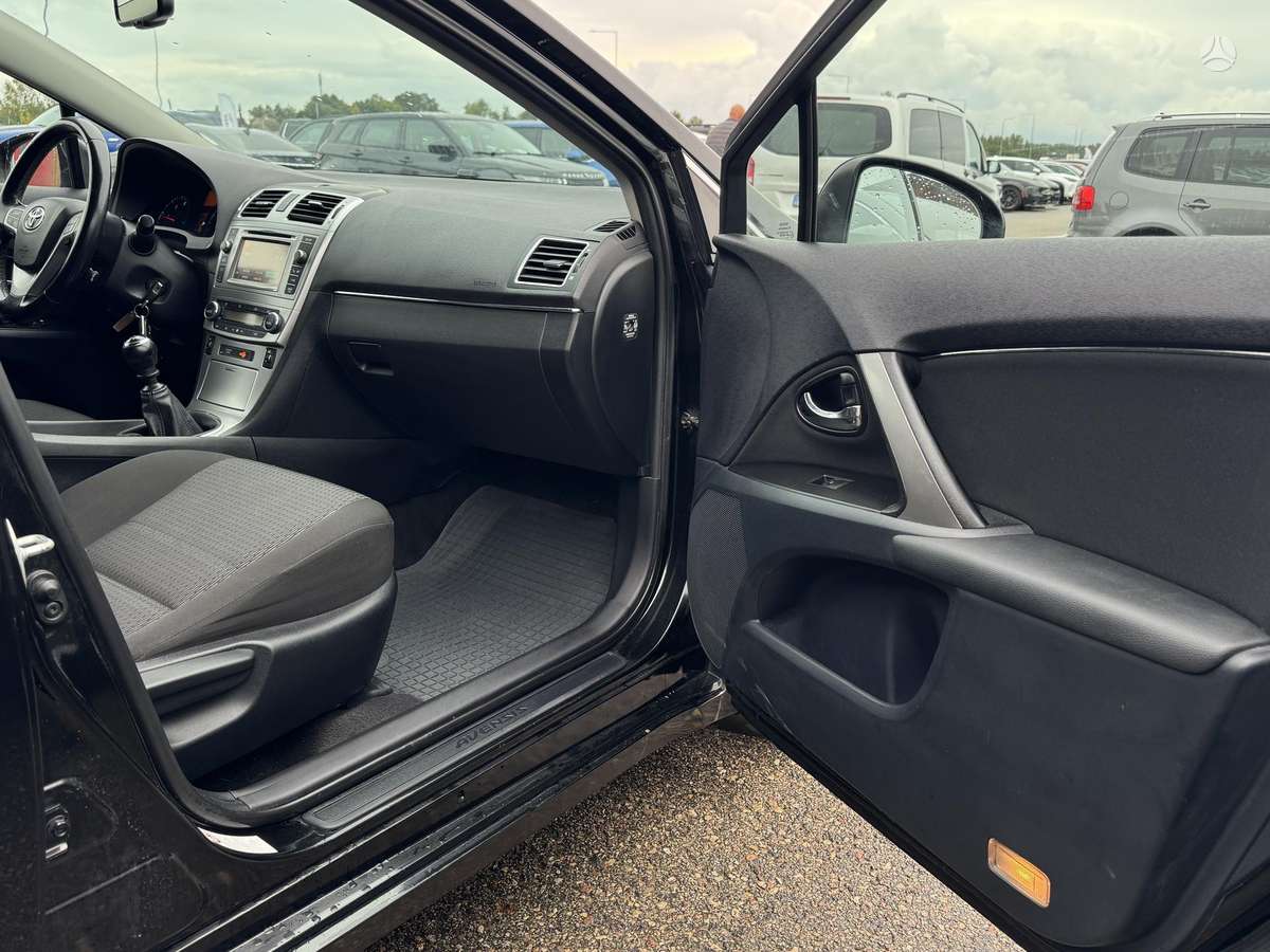 Toyota Avensis 2012 — photo 22