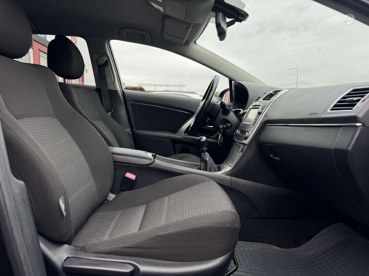 Toyota Avensis 2012 — photo 23