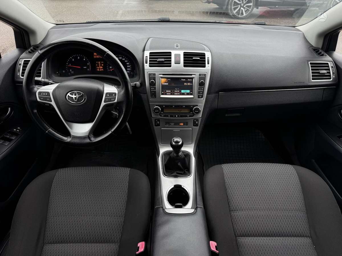 Toyota Avensis 2012 — photo 24