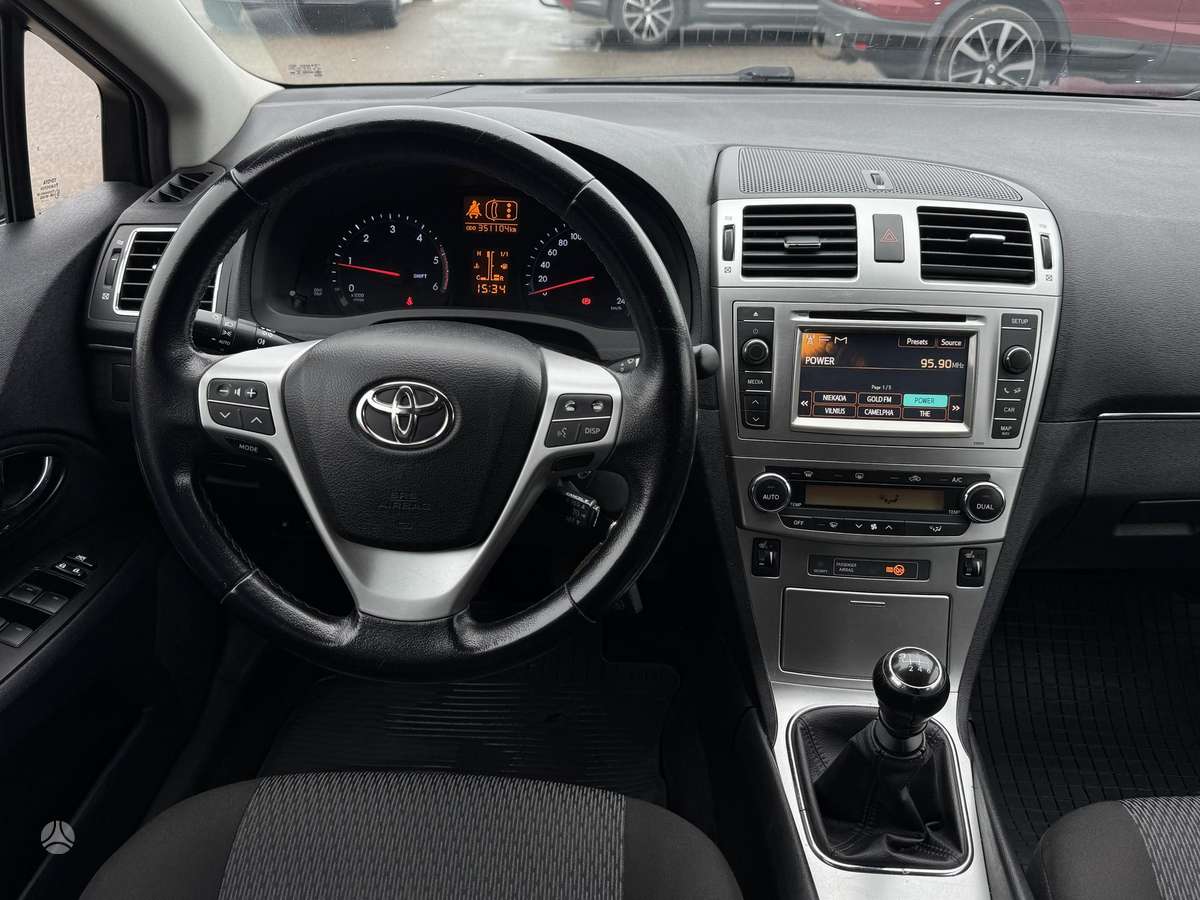 Toyota Avensis 2012 — photo 25