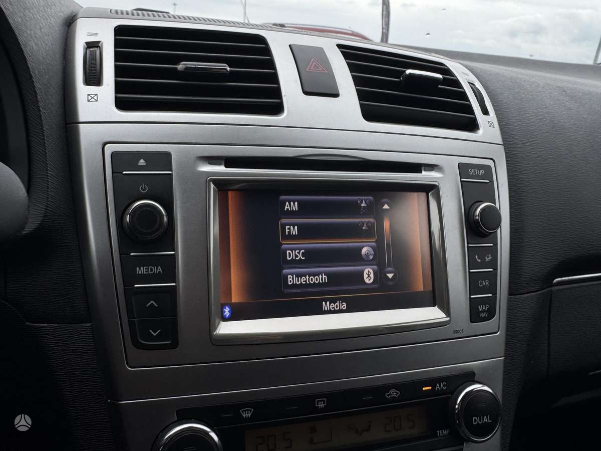 Toyota Avensis 2012 — photo 28