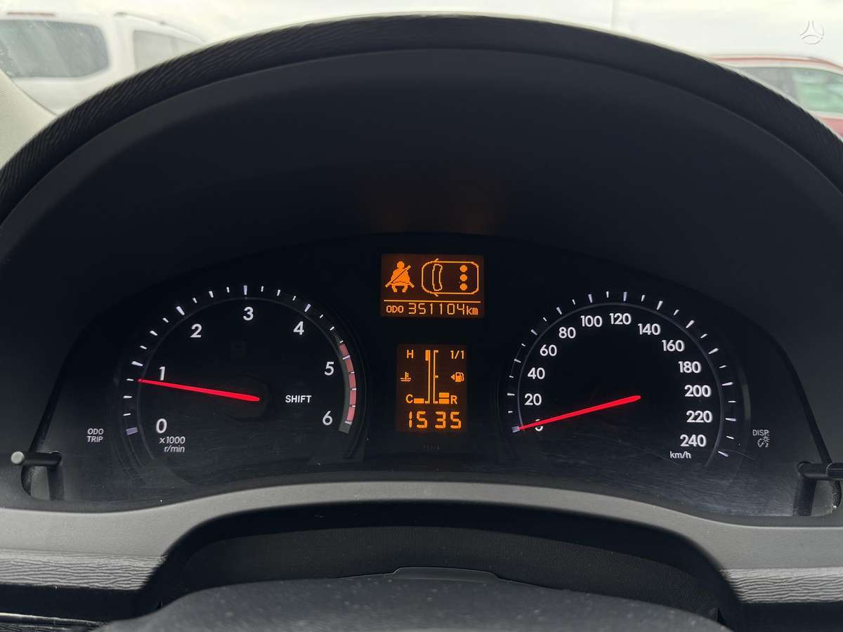 Toyota Avensis 2012 — photo 33