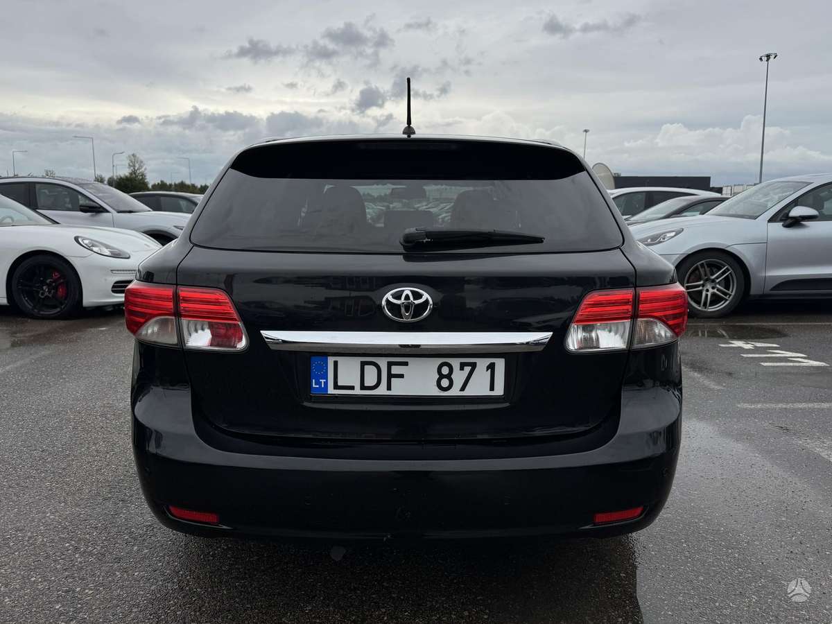 Toyota Avensis 2012 — photo 8