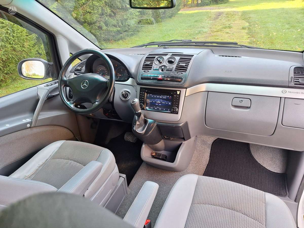Mercedes-Benz Viano 2010 — photo 11