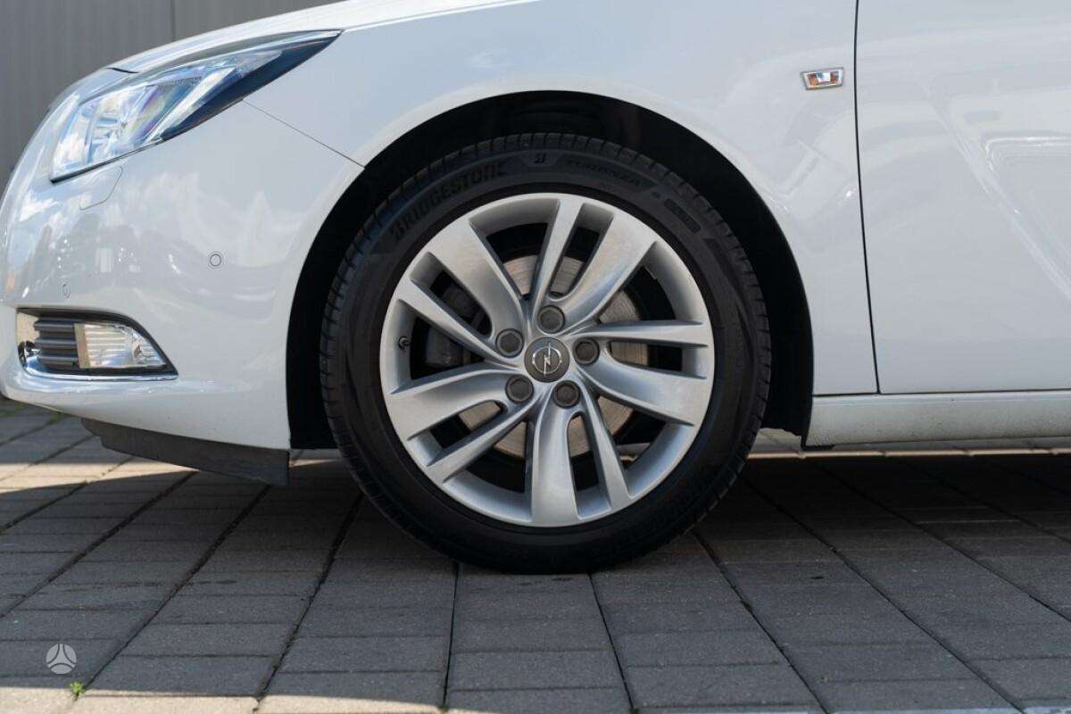Opel Insignia 2013 — engine 2000 cm³, 160 HP (118kW)