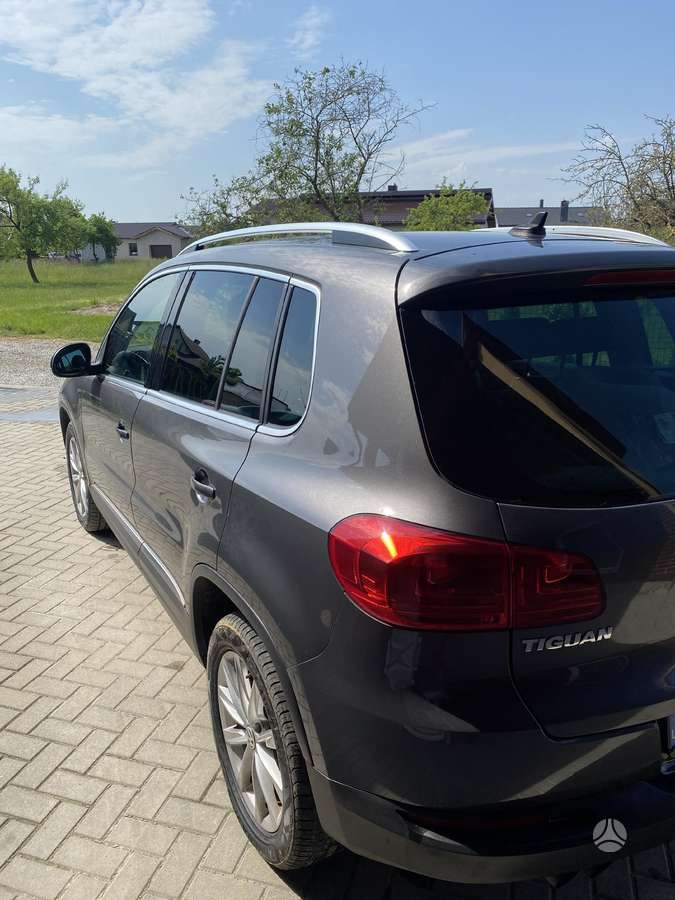 Volkswagen Tiguan 2011 — interior