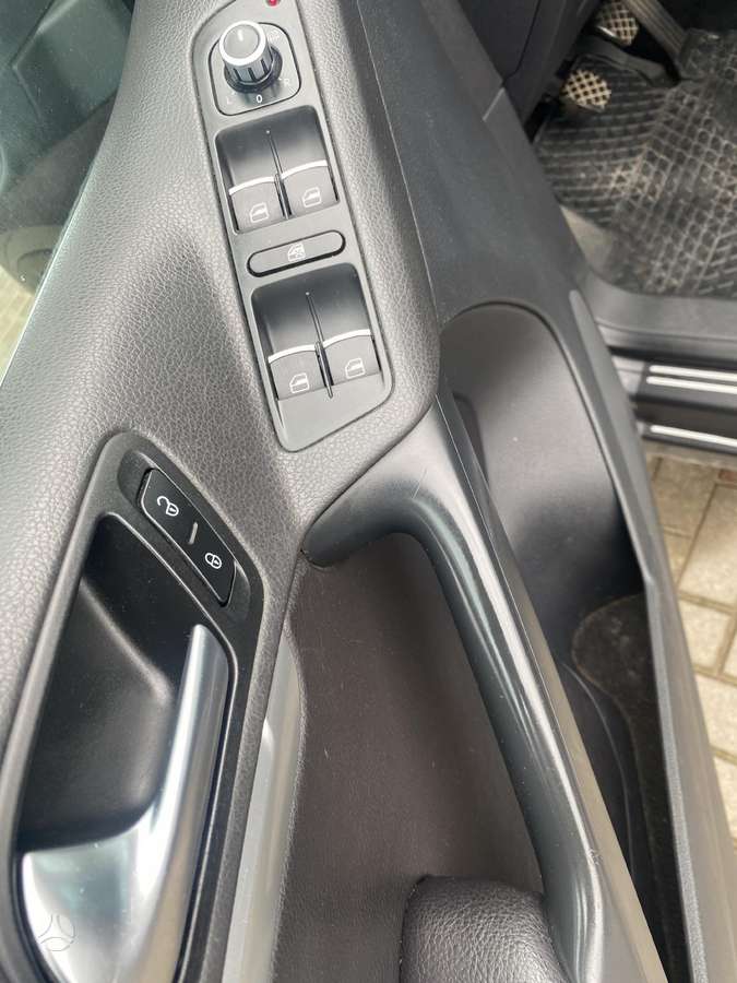 Volkswagen Tiguan 2011 — photo 5