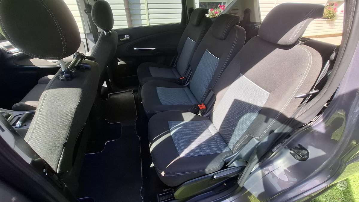 Ford S-MAX 2012 — photo 13
