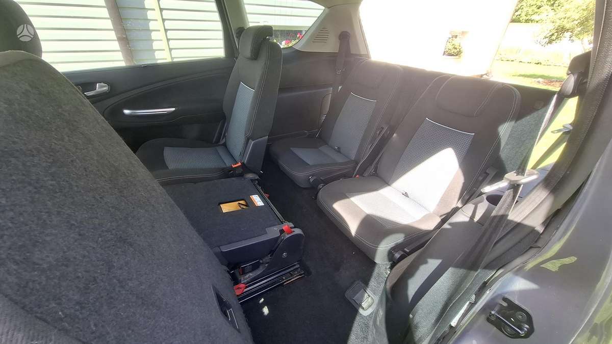 Ford S-MAX 2012 — photo 16