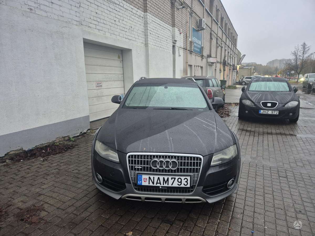 Audi A4 2011 — rear view