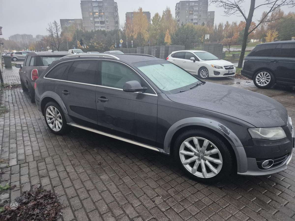 Audi A4 2011 — interior