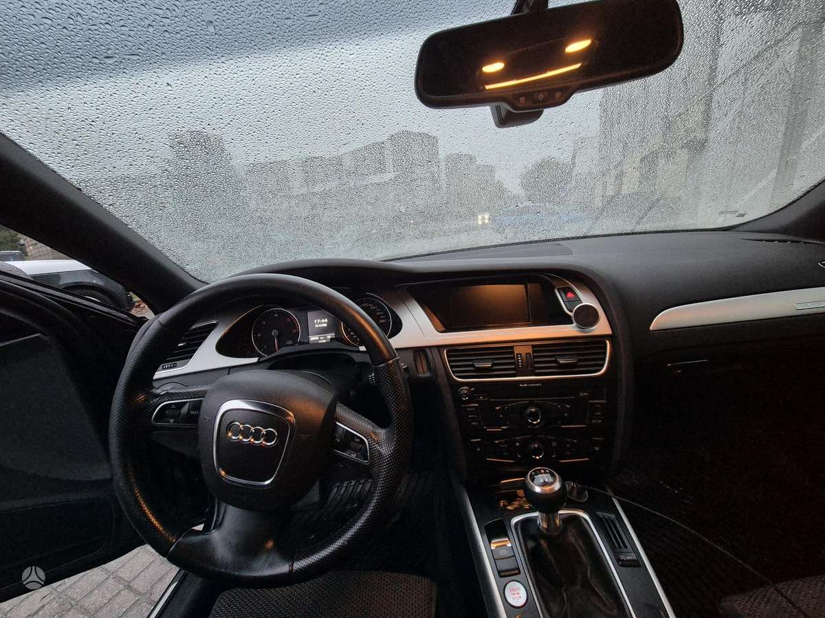 Audi A4 2011 — photo 7
