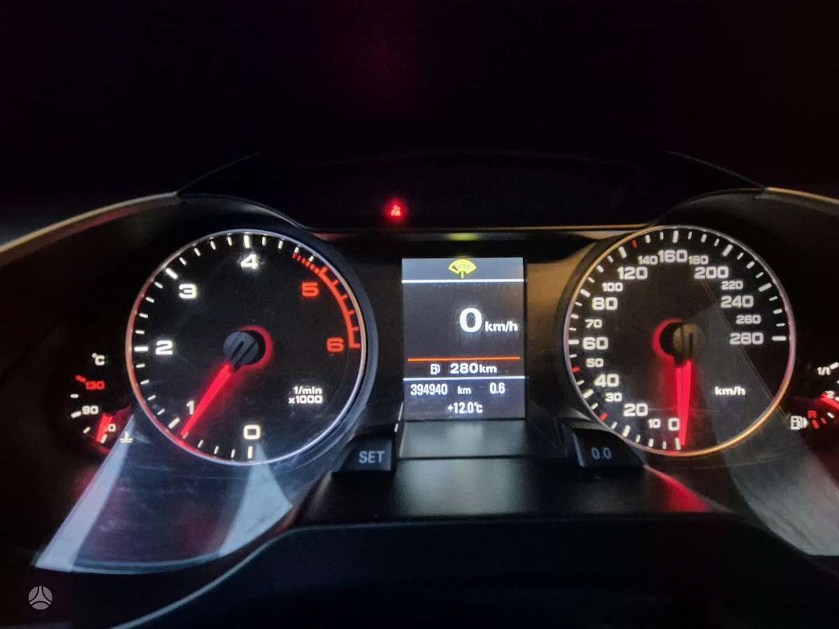 Audi A4 2011 — photo 8