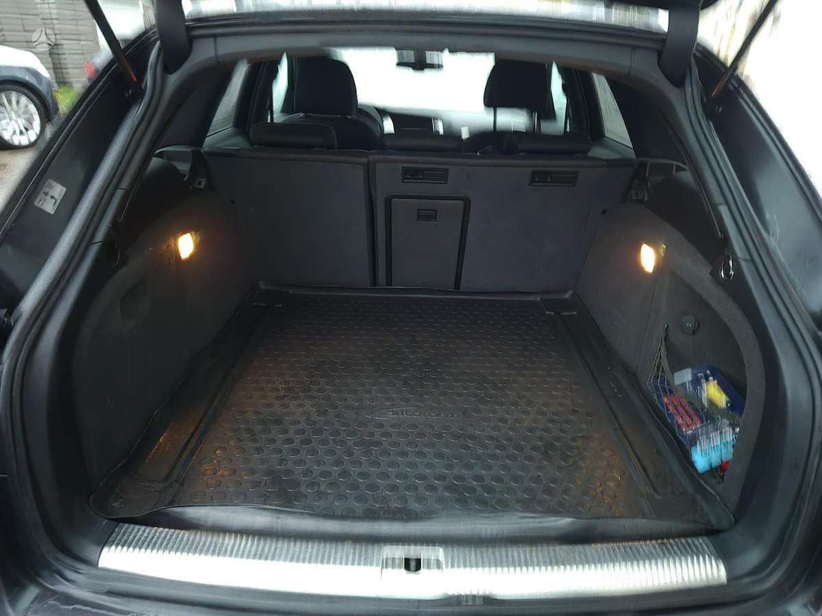 Audi A4 2011 — photo 9