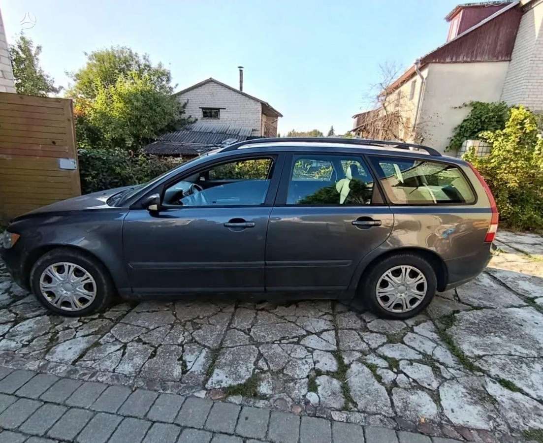 Volvo V50 2005 — салон