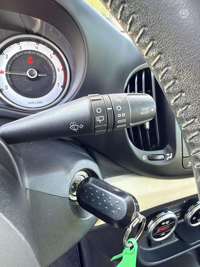 Fiat 500L 2013 — фото 11