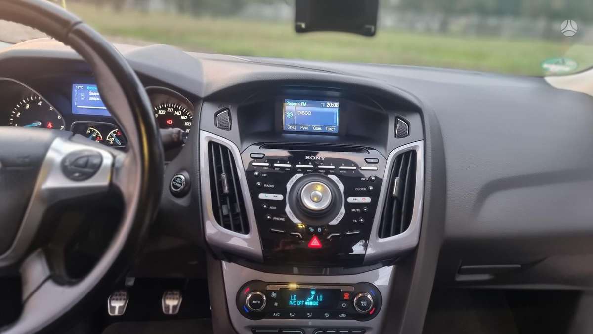 Ford Focus 2012 — photo 10