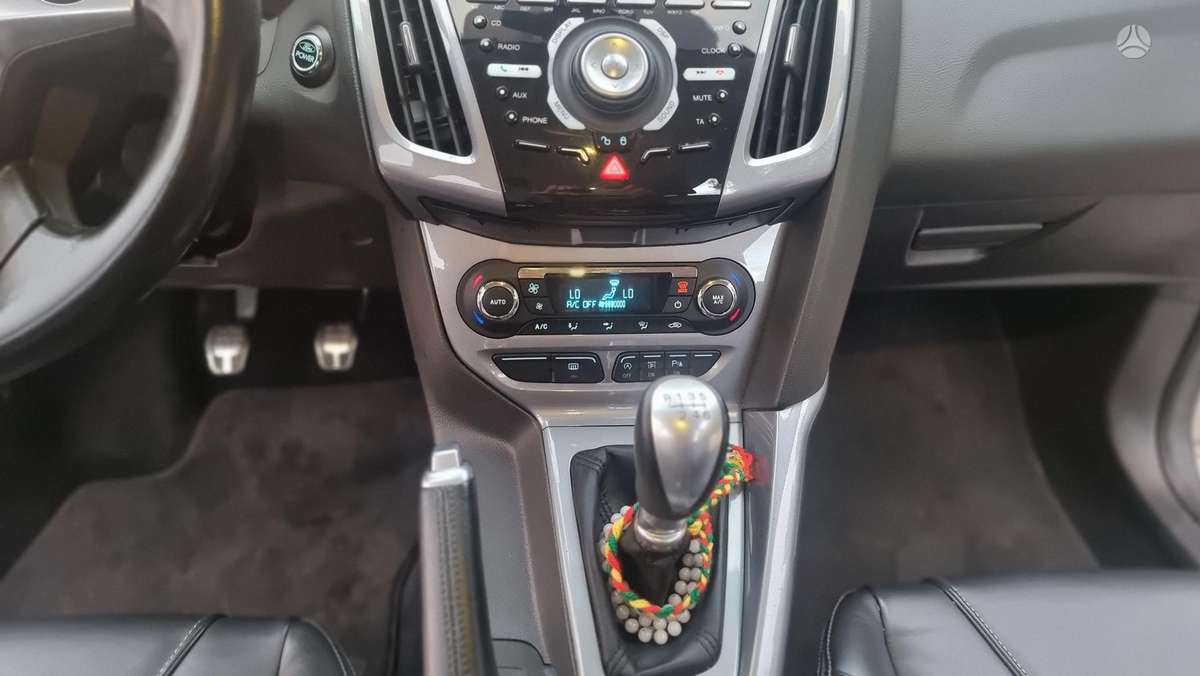 Ford Focus 2012 — photo 11
