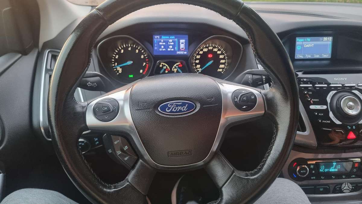 Ford Focus 2012 — photo 12