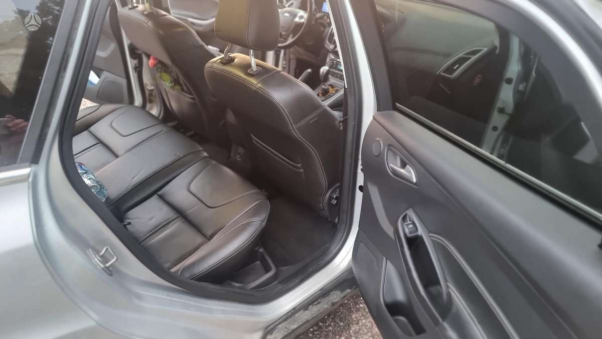 Ford Focus 2012 — photo 8