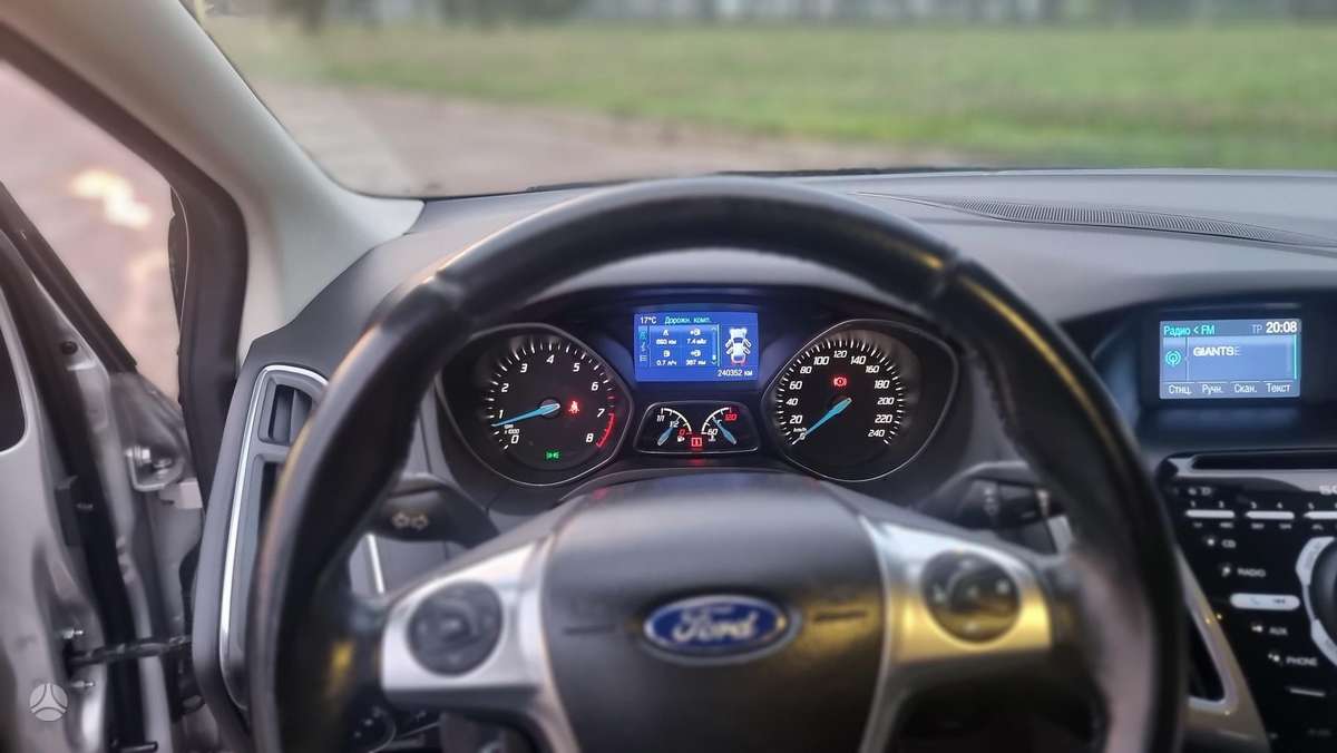 Ford Focus 2012 — photo 9