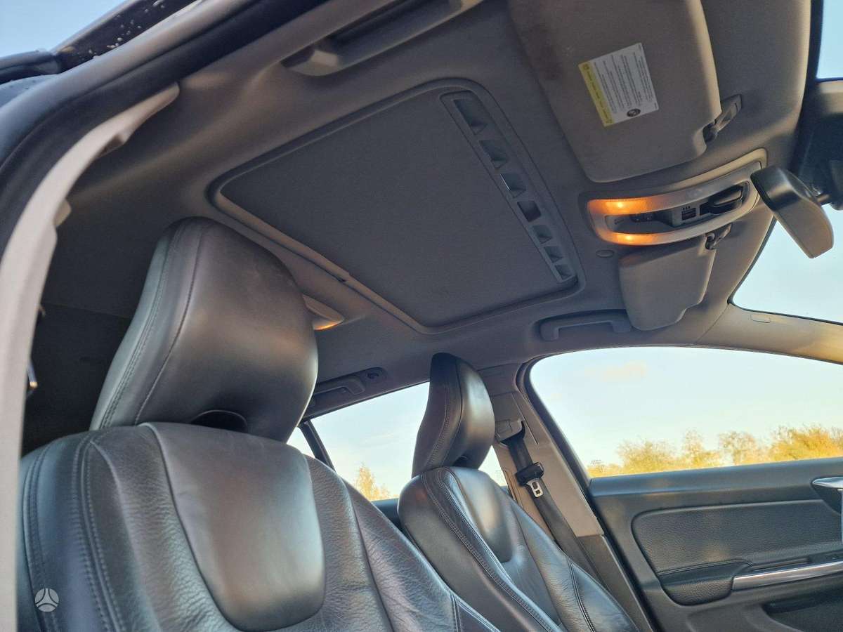 Volvo V60 2013 — photo 12