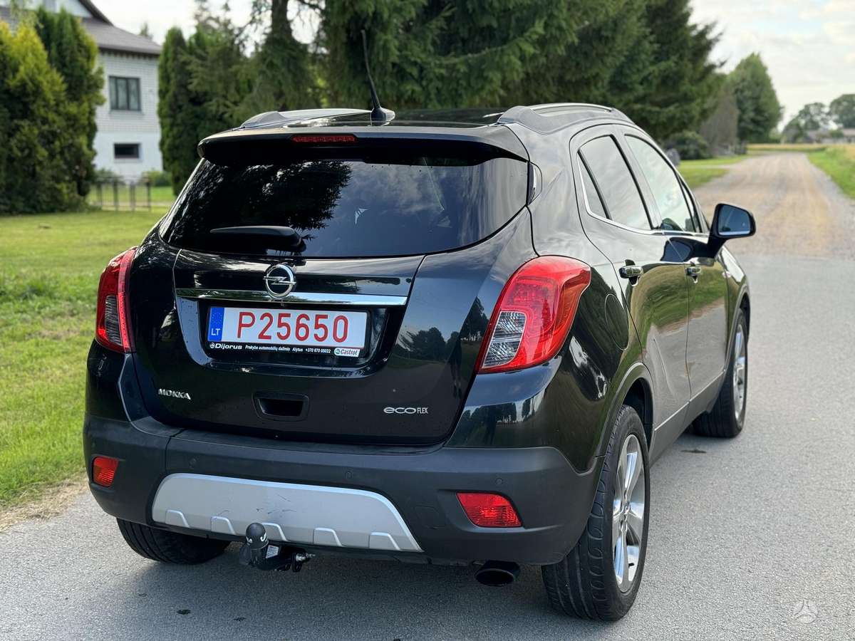 Opel Mokka 2015 — вигляд ззаду