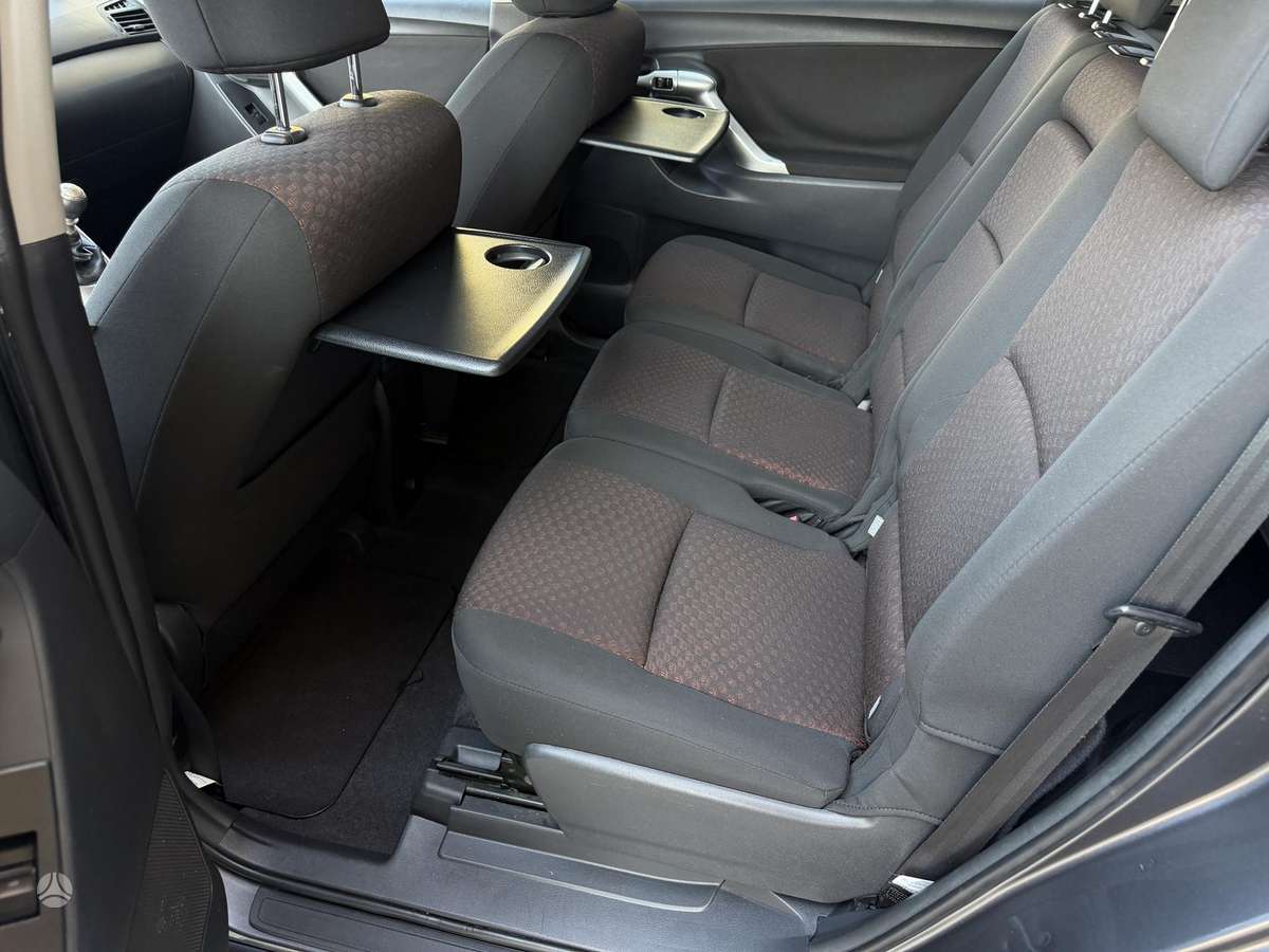 Toyota Verso 2010 — photo 10
