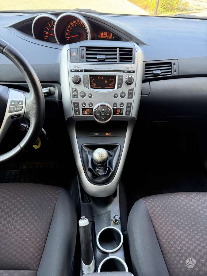 Toyota Verso 2010 — photo 15