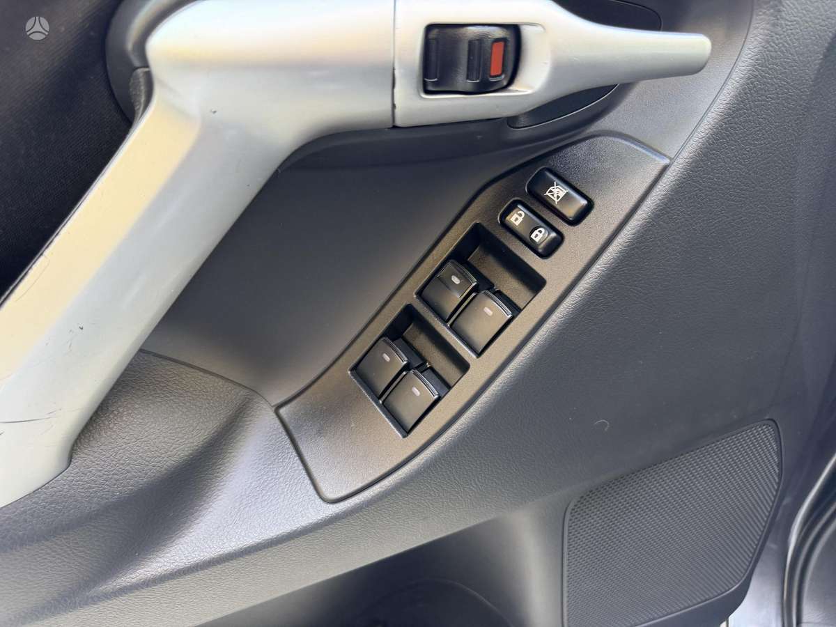 Toyota Verso 2010 — photo 16