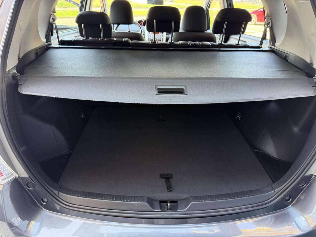 Toyota Verso 2010 — photo 17