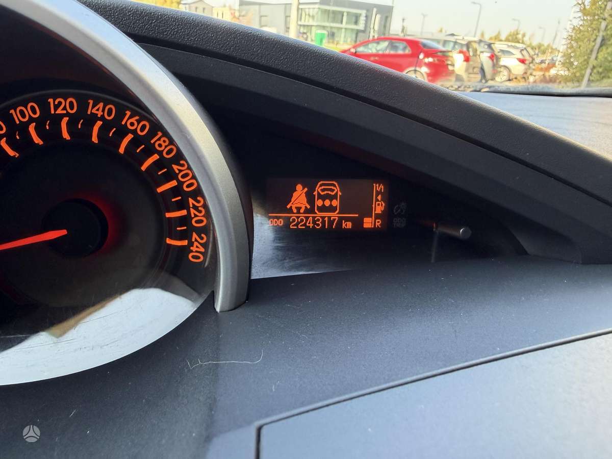 Toyota Verso 2010 — photo 18