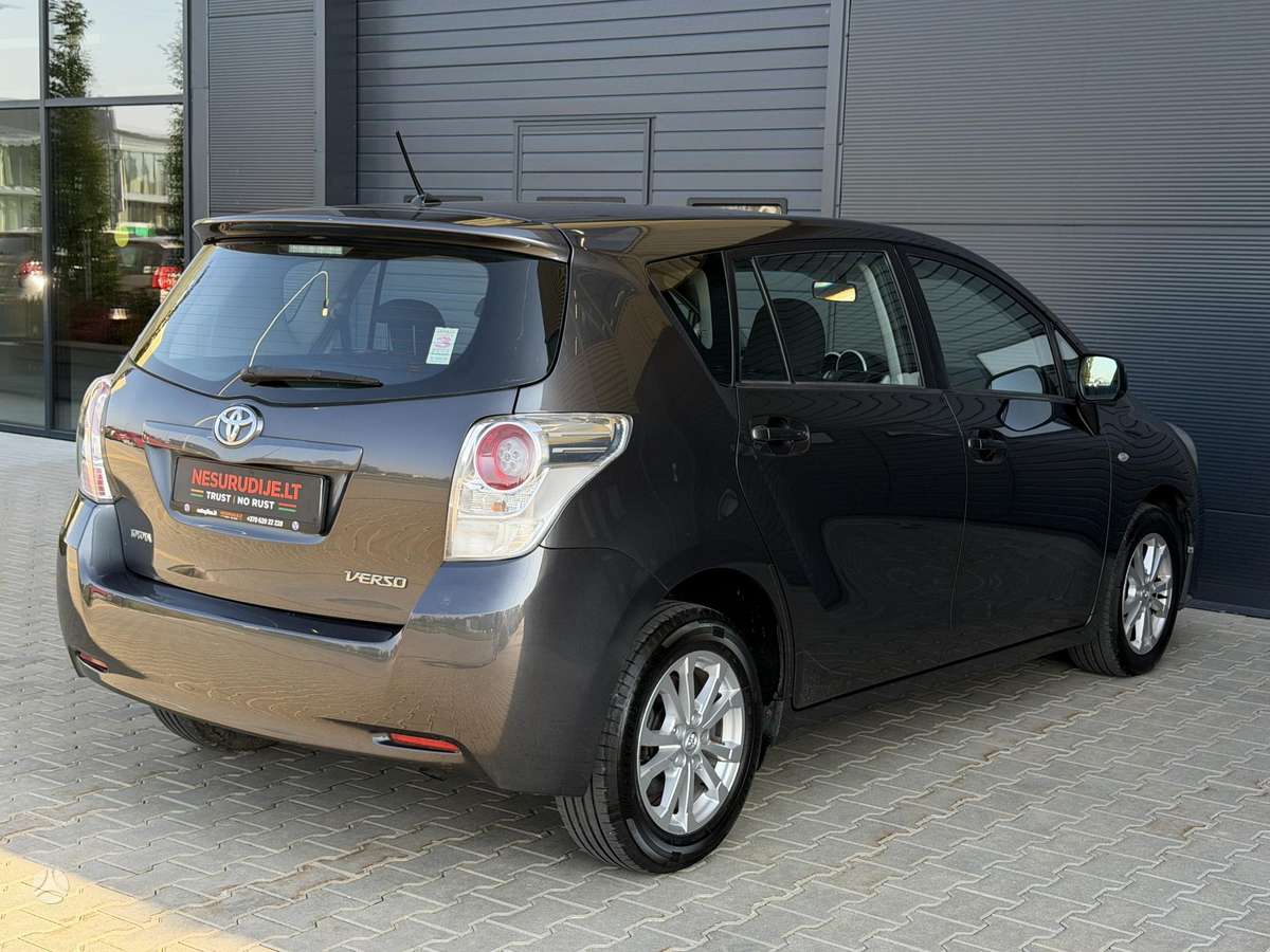 Toyota Verso 2010 — engine 1998 cm³, 126 HP (93kW)