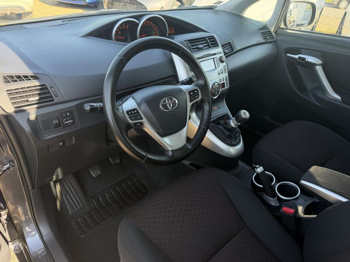 Toyota Verso 2010 — photo 9