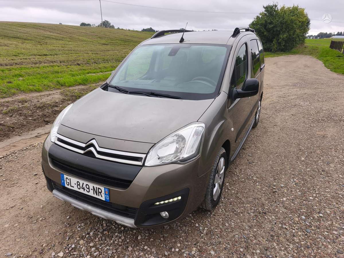Citroen Berlingo 2015 — салон