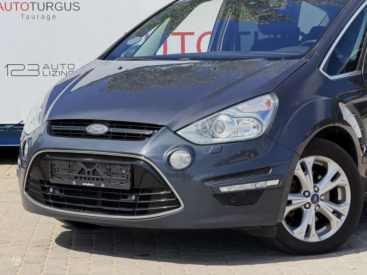 Ford S-MAX 2012 — вигляд ззаду