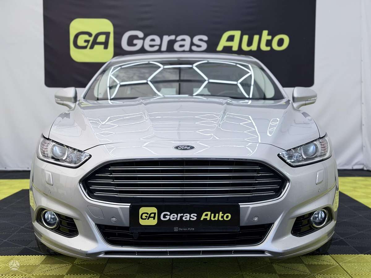 Ford Mondeo 2015 — rear view