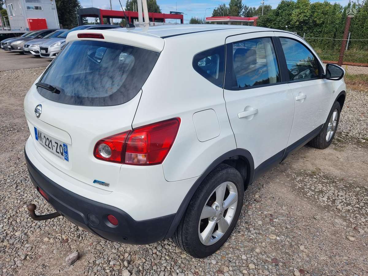 Nissan Qashqai 2010 — салон