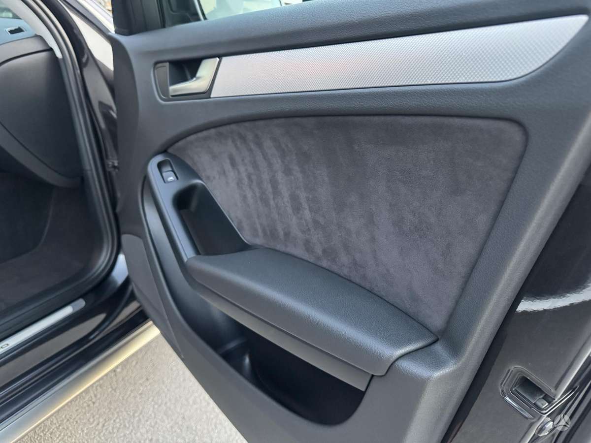 Audi A4 2010 — photo 11