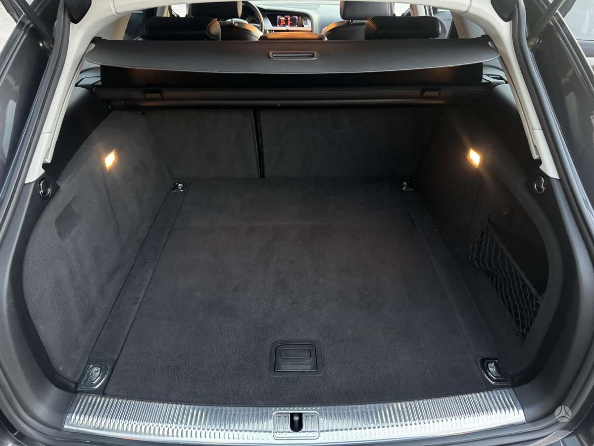 Audi A4 2010 — photo 12
