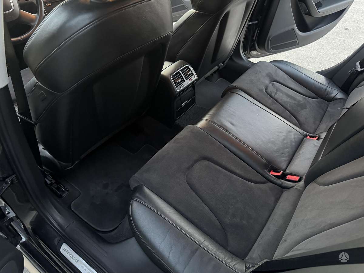 Audi A4 2010 — photo 13