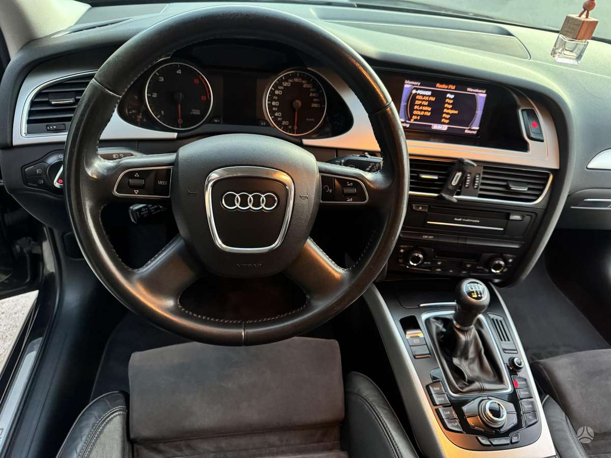 Audi A4 2010 — photo 14