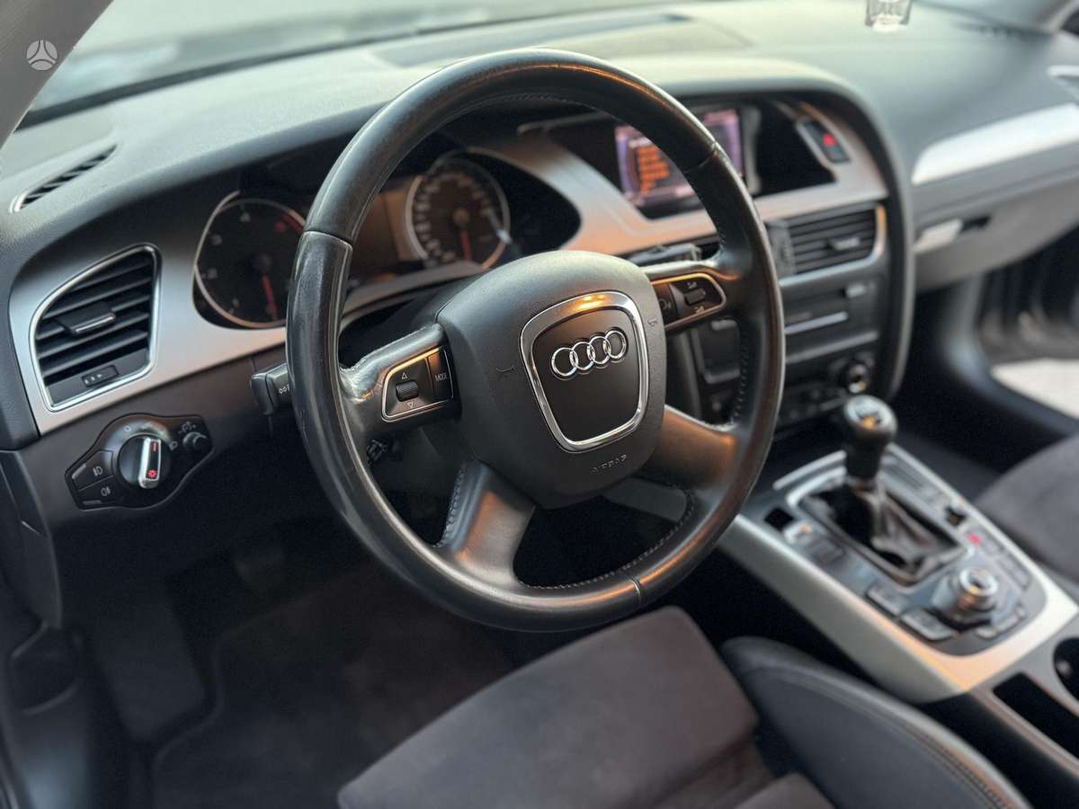 Audi A4 2010 — photo 15