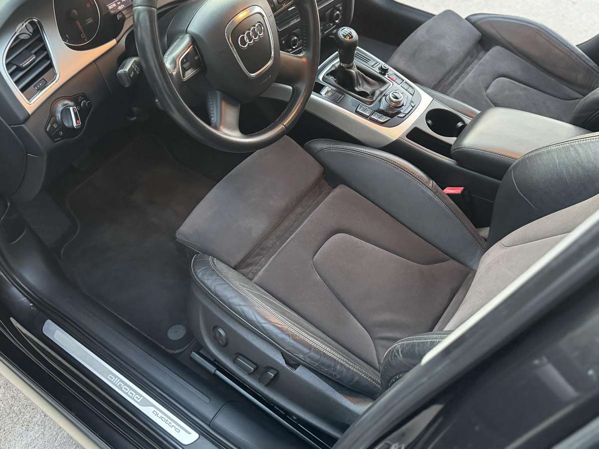 Audi A4 2010 — photo 17